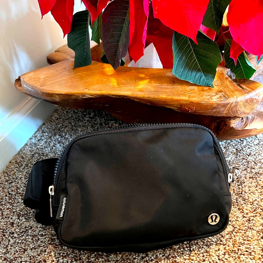 Lululemon athletica everywhere belt bag Crossbody Fanny pack 1L